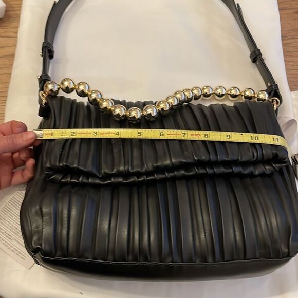 TOPSHOP ELEGANT VEGAN HANDBAG WITH BOLD GOLD DETAIL THAT SWINGS ACROSS B… - Picture 4 of 10